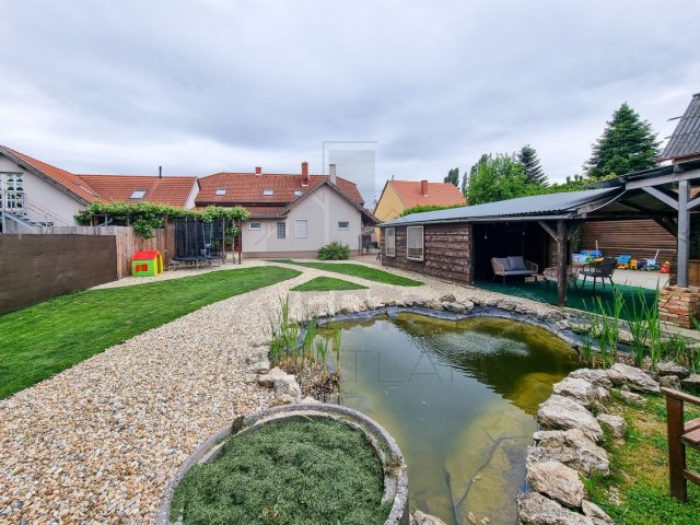 Eladó családi ház, Csepregen 120 M Ft, 7 szobás