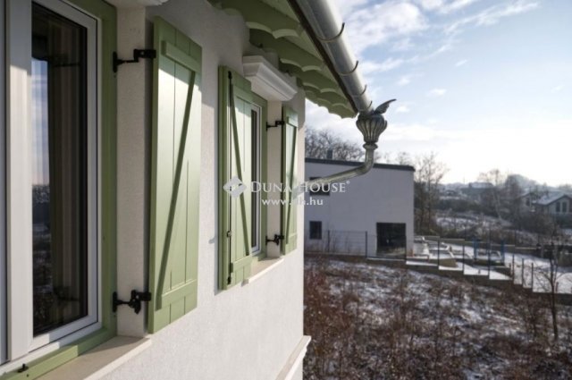 Eladó családi ház, Pilisborosjenőn 256 M Ft, 5 szobás