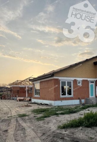Eladó ikerház, Kecskeméten 81 M Ft, 4 szobás