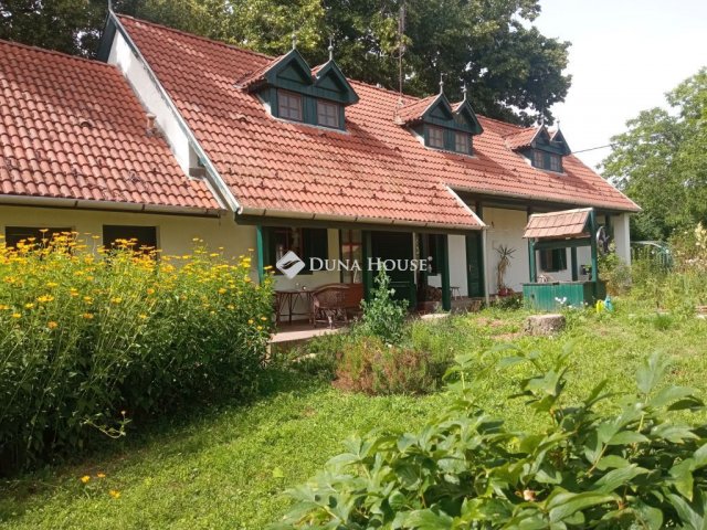 Eladó családi ház, Alcsútdobozon 150 M Ft, 3 szobás