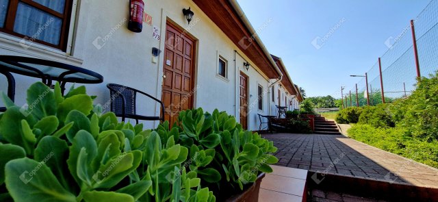 Eladó hotel, Tiszafüreden 160 M Ft, 10 szobás