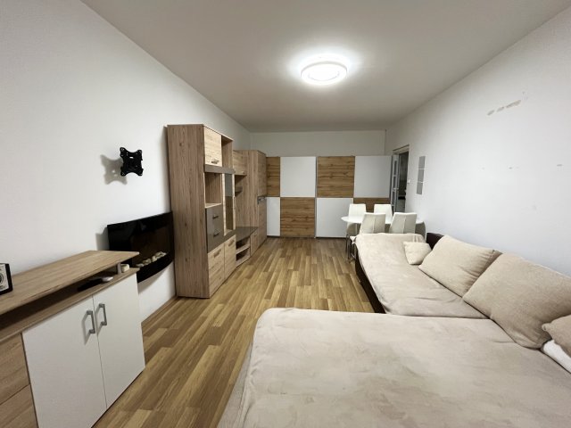 Eladó panellakás, Dunaújvárosban 32.7 M Ft, 2 szobás