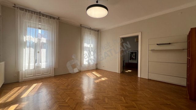 Kiadó téglalakás, albérlet, Budapesten, VI. kerületben