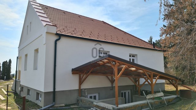 Eladó családi ház, Cserszegtomajon 175 M Ft, 5 szobás