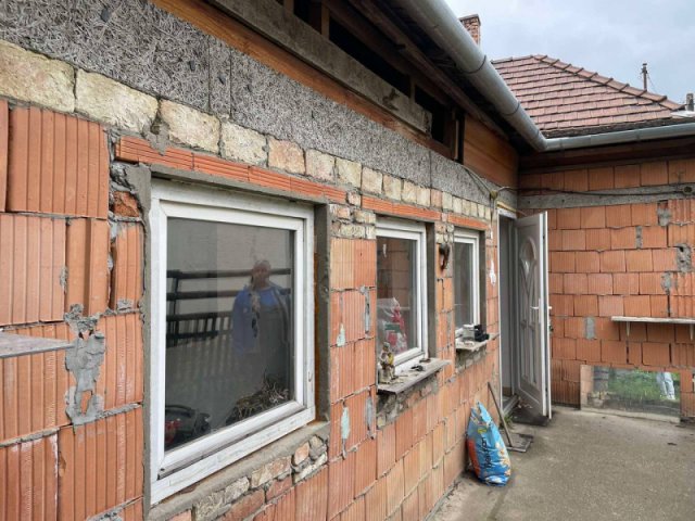 Eladó családi ház, Pilisvörösváron 47.99 M Ft, 2 szobás