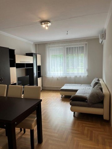 Eladó panellakás, Debrecenben 79.9 M Ft, 4 szobás