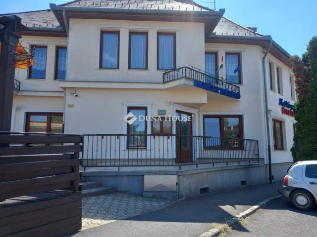 Eladó üzlethelyiség, Gyöngyösön 249 M Ft