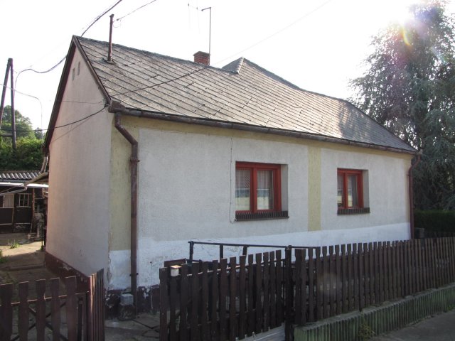 Eladó családi ház, Komlón, Kinizsi Pál utcában 11.45 M Ft