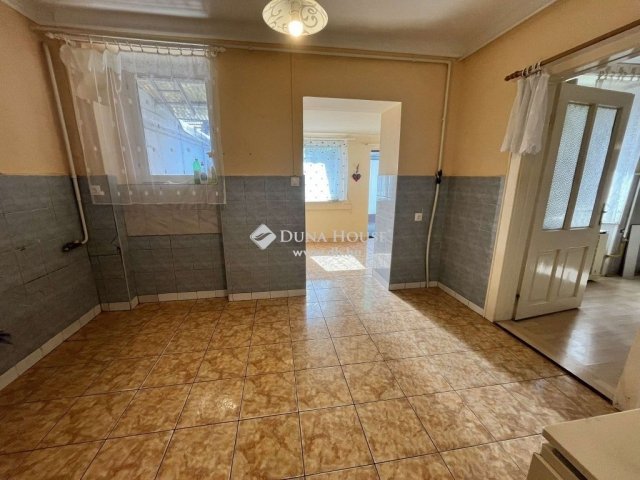 Eladó családi ház, Kecskeméten 39.9 M Ft, 3 szobás