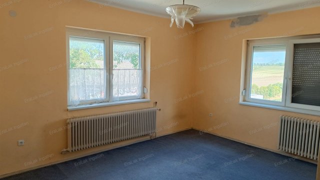 Eladó családi ház, Győrött 61 M Ft, 6+1 szobás