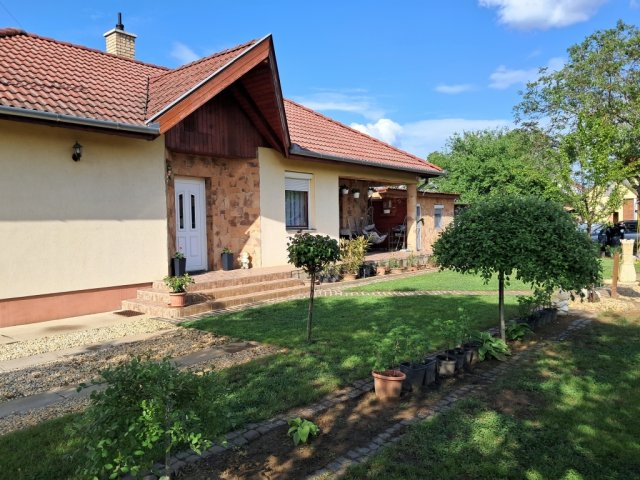 Eladó családi ház, Debrecenben 87.9 M Ft, 4 szobás