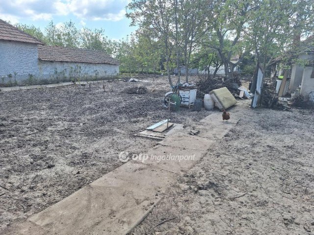 Eladó családi ház, Cibakházán 5.5 M Ft, 2 szobás