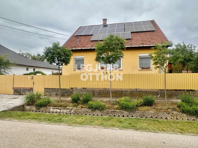 Eladó családi ház, Ceglédbercelen 75 M Ft, 3 szobás