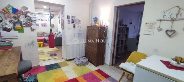 Eladó családi ház, Ácson 79.5 M Ft, 7 szobás