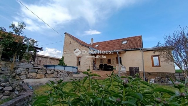 Eladó családi ház, Mohácson 138 M Ft, 4 szobás
