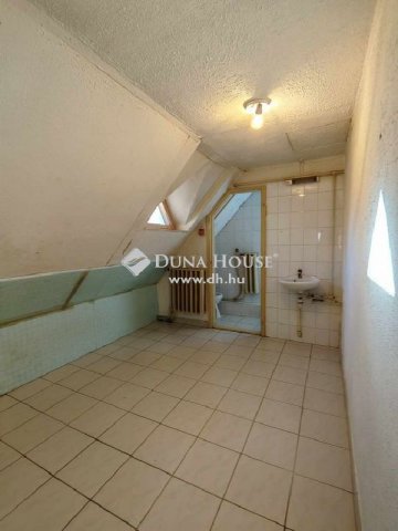 Eladó üzlethelyiség, Bonyhádon 14.99 M Ft, 1 szobás