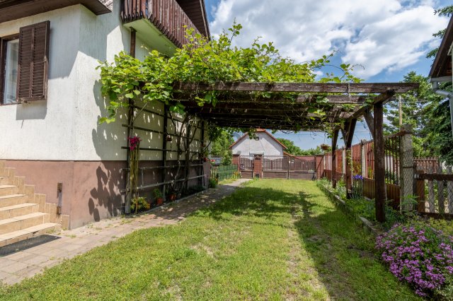 Eladó családi ház, Székesfehérvárott 69.9 M Ft, 5 szobás