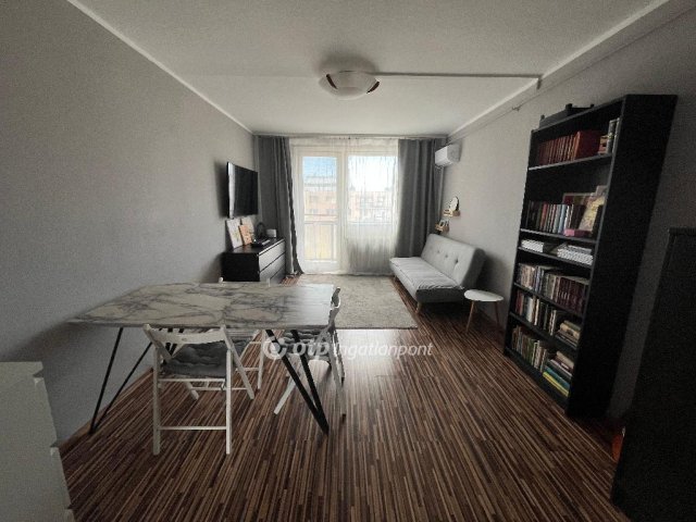 Eladó téglalakás, Budapesten, XV. kerületben, Zsókavár utcában