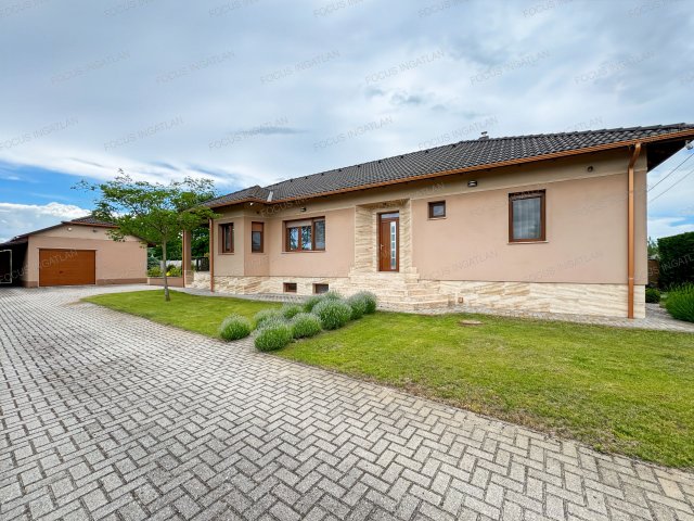 Eladó családi ház, Kecskeméten 149.99 M Ft, 5 szobás