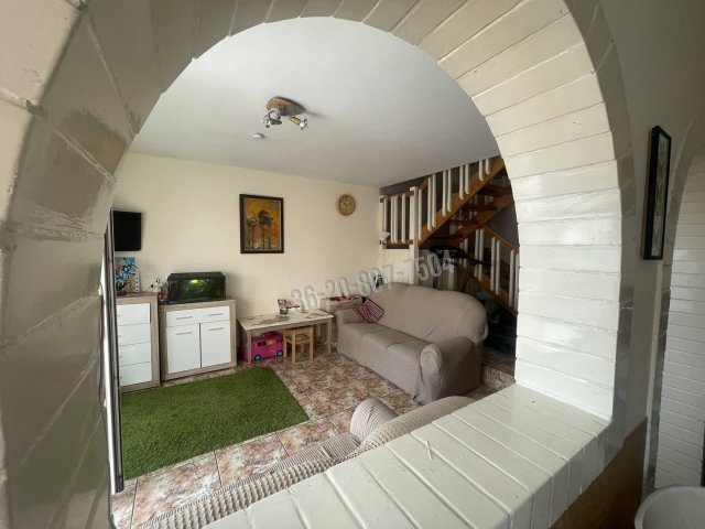 Eladó családi ház, Egerben 89 M Ft, 6 szobás