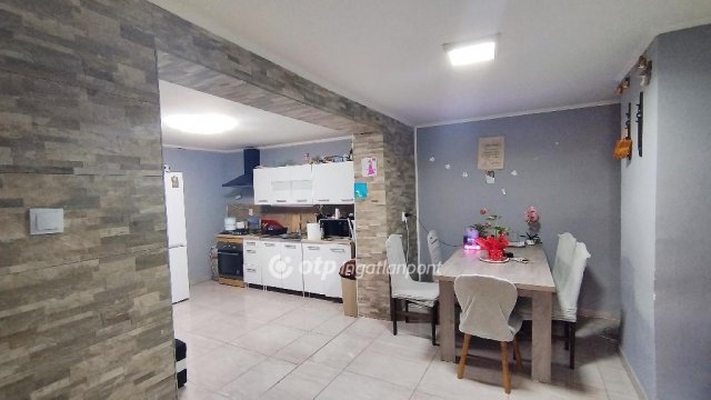 Eladó családi ház, Karcagon 23.2 M Ft, 3 szobás