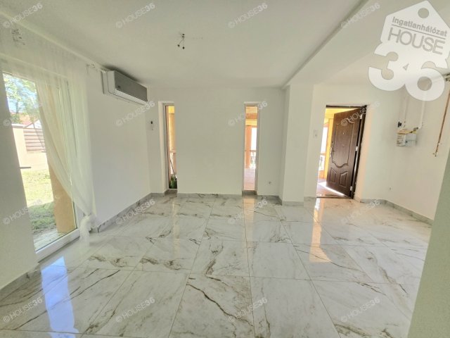 Eladó családi ház, Szolnokon 51.99 M Ft, 5 szobás