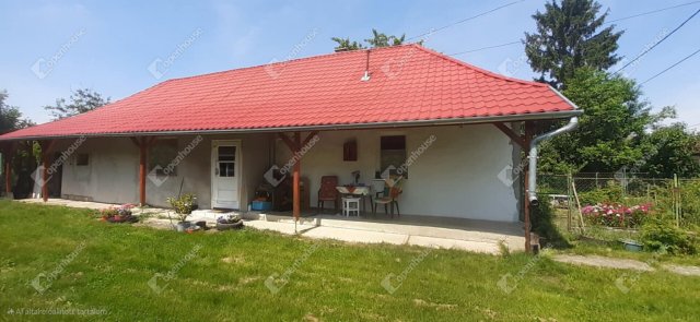 Eladó családi ház, Sárazsadányon 12.9 M Ft, 2 szobás