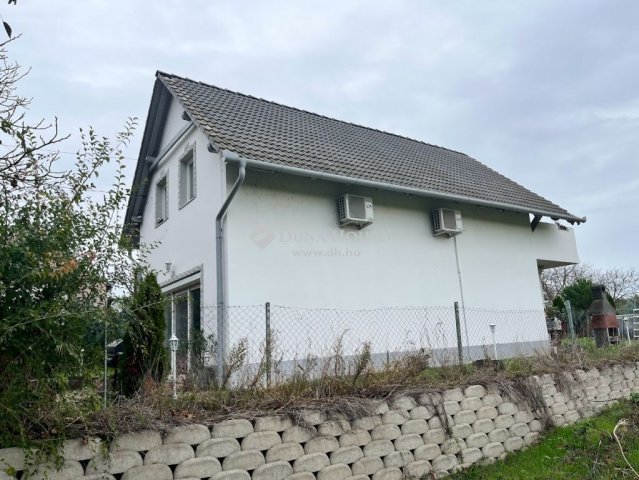 Eladó családi ház, Dunaszekcsőn 38.9 M Ft, 4 szobás
