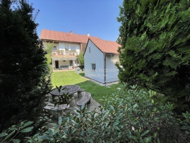 Eladó családi ház, Szombathelyen 99 M Ft, 5 szobás