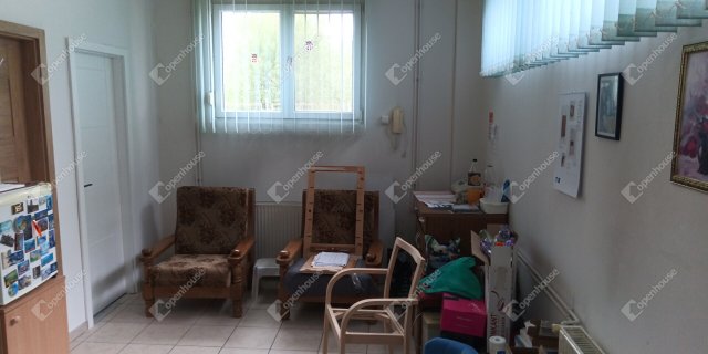 Eladó ipari ingatlan, Pápán 77 M Ft / költözzbe.hu