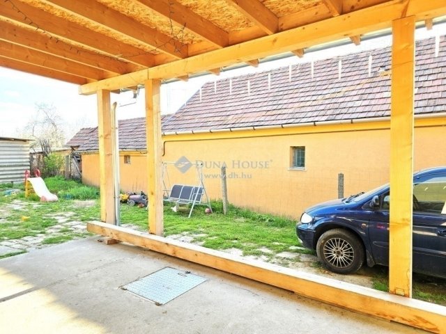 Eladó családi ház, Pécsett 49.9 M Ft, 3 szobás
