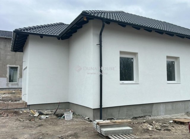 Eladó ikerház, Érden 69.9 M Ft, 4 szobás / költözzbe.hu