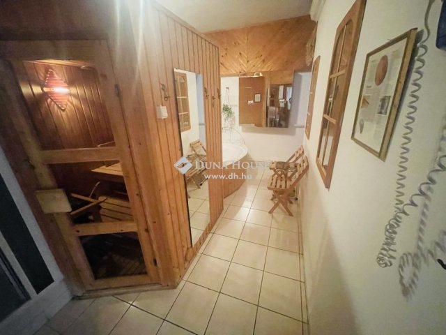 Eladó családi ház, Egerben 150 M Ft, 9 szobás