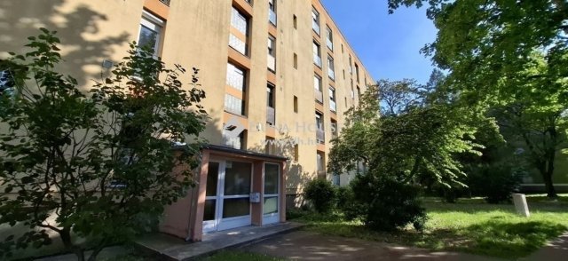 Eladó panellakás, Pécsett 40.6 M Ft, 2 szobás