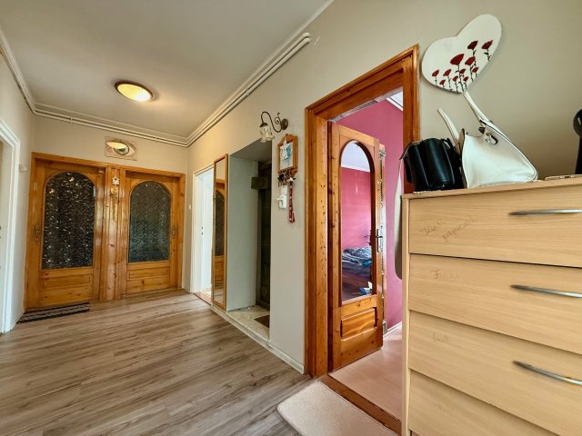 Eladó családi ház, Balatonfüreden 140 M Ft, 7 szobás