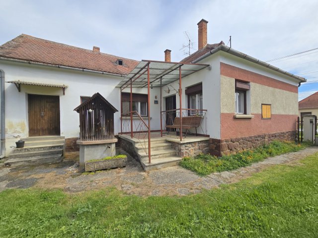 Eladó családi ház, Szentpéterfán 33.5 M Ft, 2 szobás