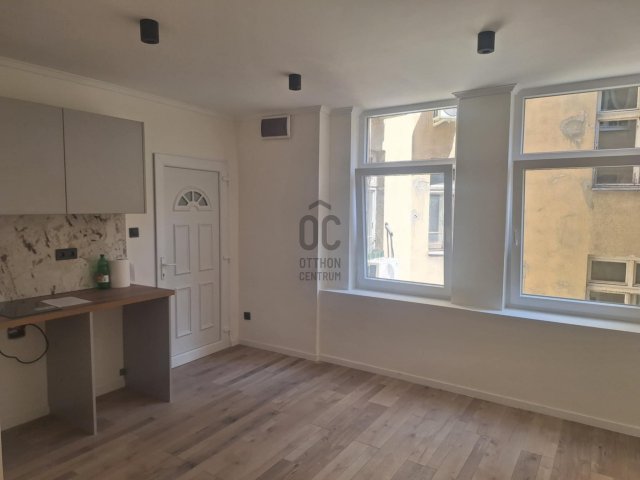 Eladó téglalakás, Budapesten, VI. kerületben 37.8 M Ft, 1 szobás