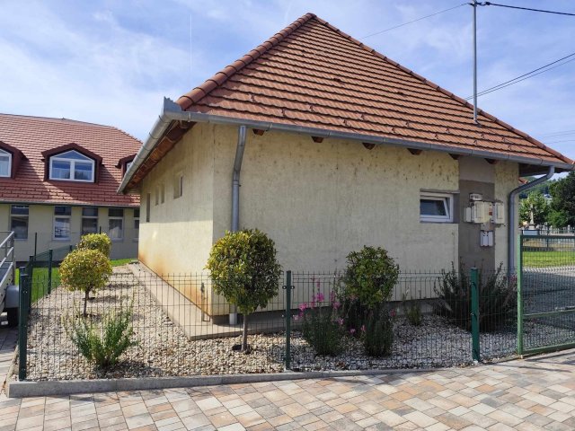 Eladó családi ház, Vonyarcvashegyen 70 M Ft, 3 szobás
