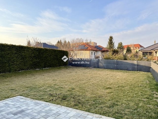 Eladó családi ház, Herenden 105 M Ft, 4 szobás