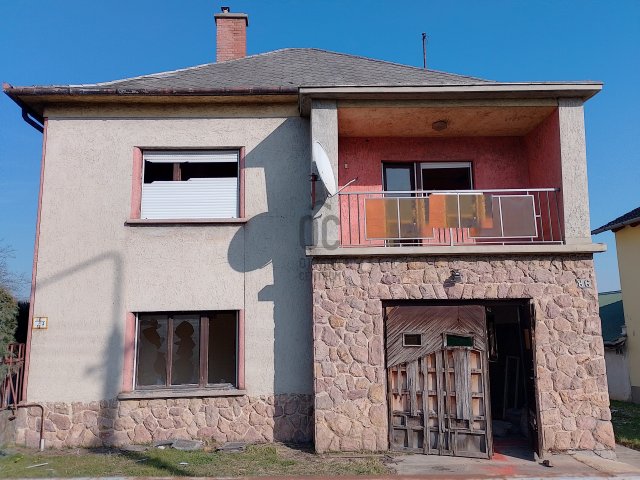 Eladó családi ház, Pécsett 34.9 M Ft, 5 szobás