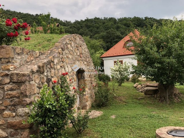 Eladó családi ház, Ábrahámhegyen 249 M Ft, 7 szobás