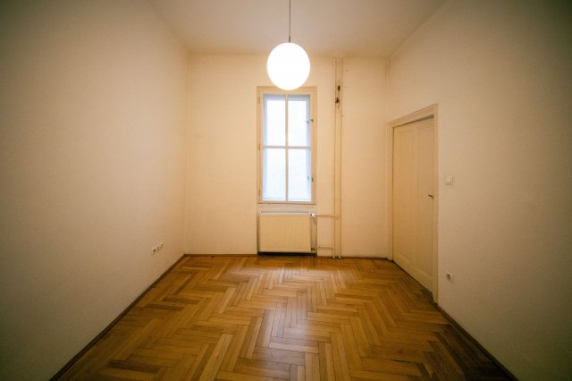Eladó téglalakás, Budapesten, VIII. kerületben, Corvin sétányon