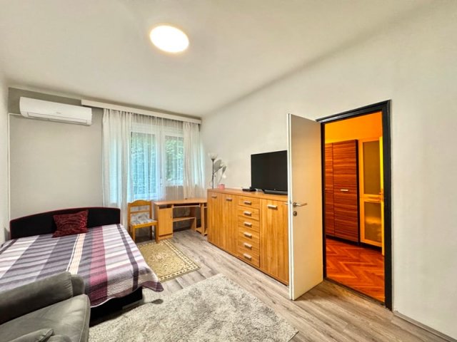 Kiadó téglalakás, albérlet, Pécsett 130 E Ft / hó, 2 szobás