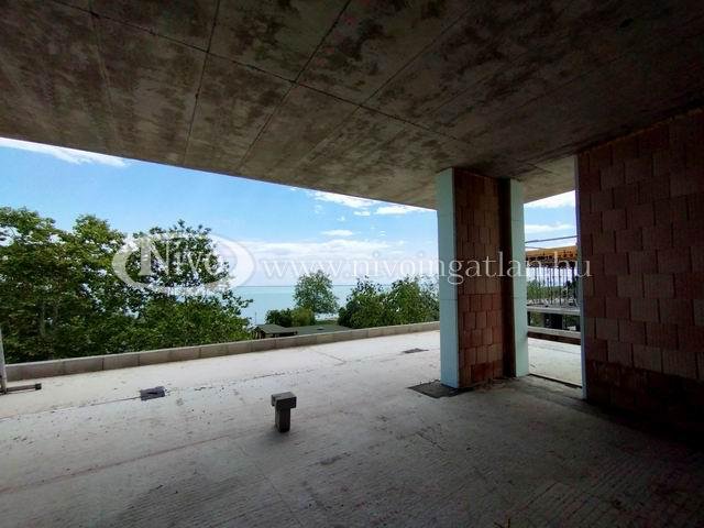 Eladó téglalakás, Balatonalmádiban 112.631 M Ft, 1+2 szobás
