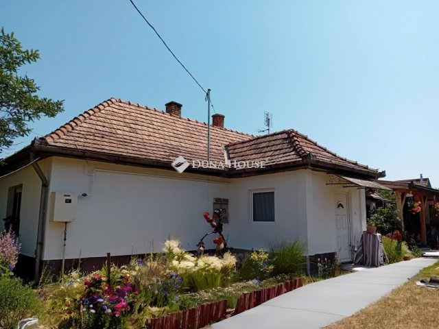 Eladó családi ház, Szentmártonkátán 31.99 M Ft, 2 szobás