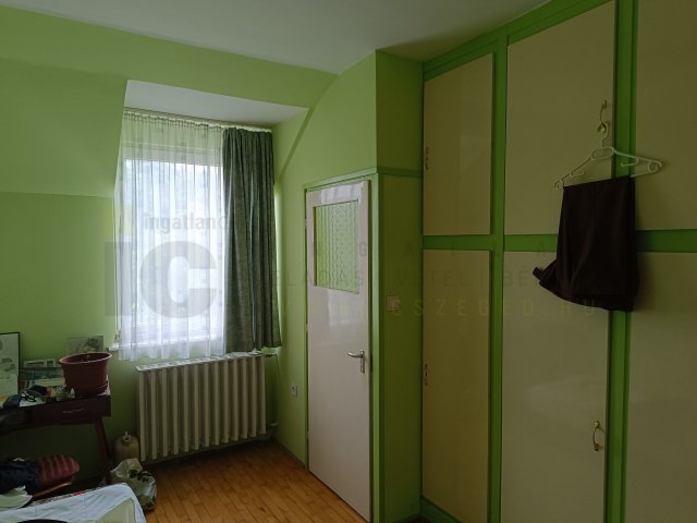 Eladó családi ház, Szegeden 99 M Ft, 4 szobás