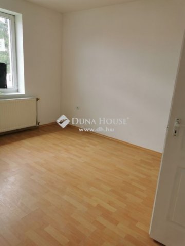 Eladó családi ház, Esztergomban 55 M Ft, 3 szobás