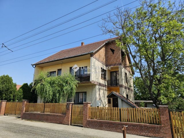 Eladó családi ház, Tápiószecsőn 48.4 M Ft, 4 szobás