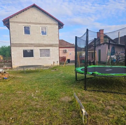 Eladó családi ház, Farmoson 38.9 M Ft, 4 szobás