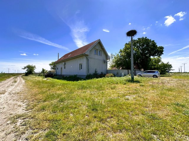 Eladó családi ház, Kunszentmiklóson 199 M Ft, 5 szobás